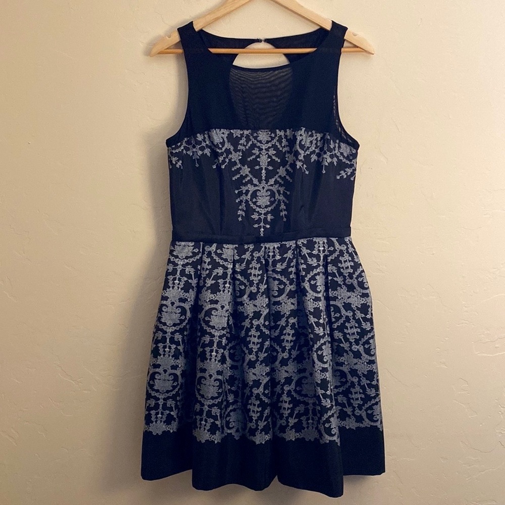 Taylor- A-line Dress w/ Pockets (8) EUC
